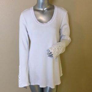 BRAEVE EVEREVE | Long Sleeve Waffle Thermal With Lace Detail